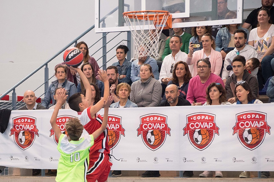 Lance de baloncesto masculino en la Copa COVAP