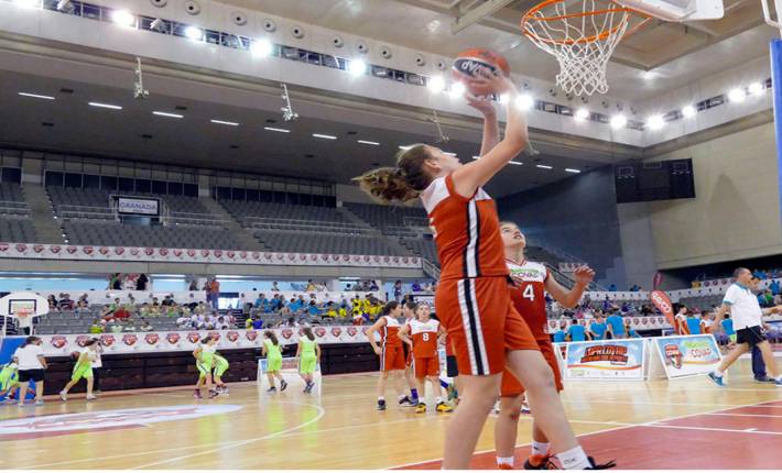 Los beneficios de la práctica del baloncesto para los niños y jóvenes -  Copa COVAP